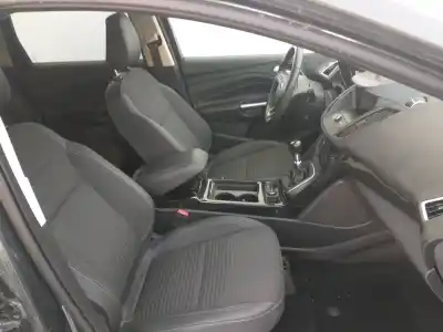 Veicolo di demolizione ford kuga st-line dell'anno 2001 alimentato m8mc