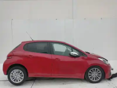 Sloopvoertuig peugeot 208 style van het jaar 2001 aangedreven bhw bh02