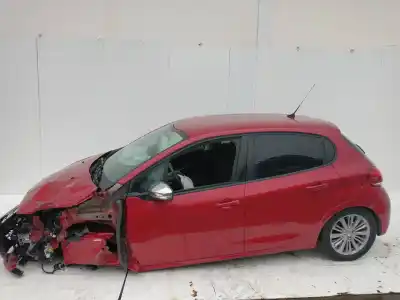 Sloopvoertuig peugeot 208 style van het jaar 2001 aangedreven bhw bh02