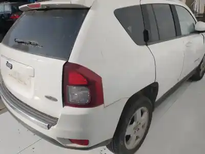 Veículo de Sucata jeep compass limited 4x4 do ano 2001 alimentado 651971