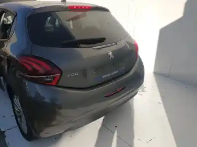 Véhicule à la ferraille peugeot 208 style de l'année 2001 alimenté bh02