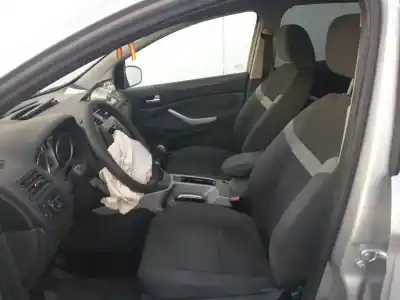 Здавання транспортного засобу ford kuga (cbs) trend року 2001 потужний ufda