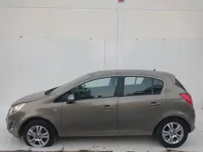 Здавання транспортного засобу opel corsa d selective року 2001 потужний a12xer