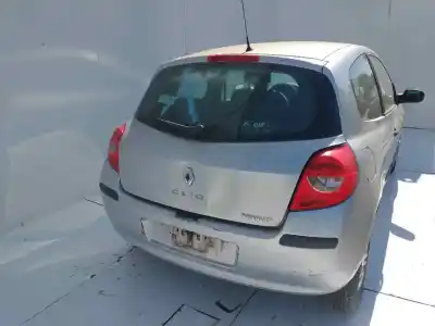 Veicolo di demolizione renault clio iii authentique dell'anno 2001 alimentato k9k770
