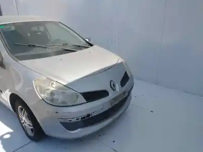 Veicolo di demolizione renault clio iii authentique dell'anno 2001 alimentato k9k770