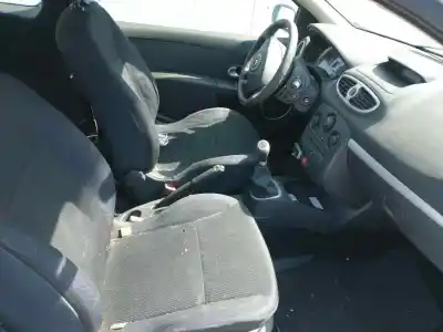 Veicolo di demolizione renault clio iii authentique dell'anno 2001 alimentato k9k770