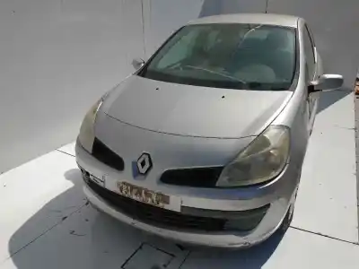 Veicolo di demolizione renault clio iii authentique dell'anno 2001 alimentato k9k770