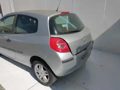 Veicolo di demolizione renault clio iii authentique dell'anno 2001 alimentato k9k770