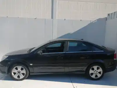 Verschrottungsfahrzeug OPEL VECTRA C BERLINA  des Jahres 2001 angetrieben Z19DTH