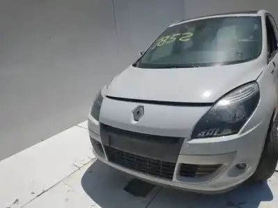 Veicolo di demolizione RENAULT SCÉNIC III (JZ0/1_)  dell'anno 2001 alimentato K9K832