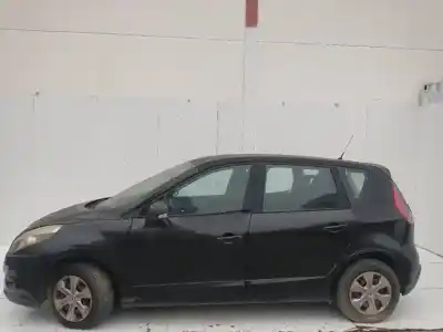 Veicolo di demolizione RENAULT SCENIC III  dell'anno 2001 alimentato K9K732