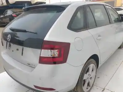 Veículo de Sucata skoda rapid active do ano 2001 alimentado chz