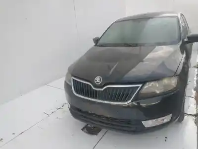 Veículo de Sucata skoda rapid active do ano 2001 alimentado vxm