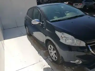 Veículo de Sucata peugeot 208 active do ano 2001 alimentado 8hr