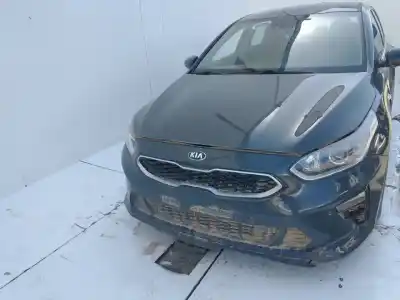 Veículo de Sucata kia ceed business do ano 2001 alimentado d4fe