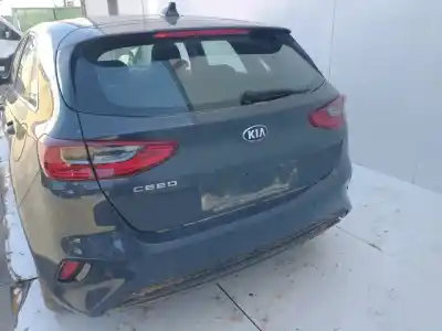 Veículo de Sucata kia ceed business do ano 2001 alimentado d4fe