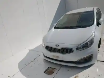 Veículo de Sucata kia cee´d business do ano 2001 alimentado d4fc