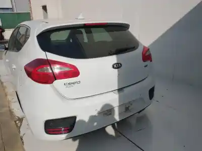 Veículo de Sucata kia cee´d business do ano 2001 alimentado d4fc