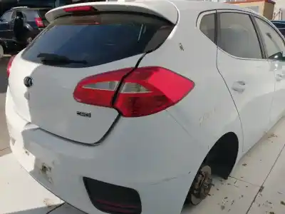 Veículo de Sucata kia cee´d business do ano 2001 alimentado d4fc