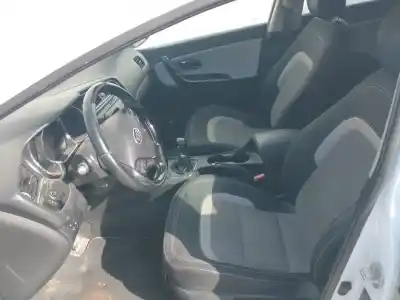 Veículo de Sucata kia cee´d business do ano 2001 alimentado d4fc