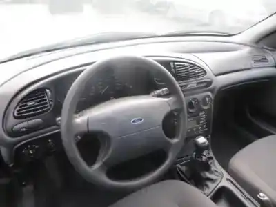 Vehicul casat ford mondeo 1.8 g al anului 2000 alimentat g/rkf