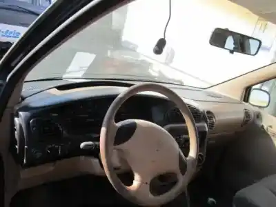 Sloopvoertuig chrysler voyager 2.2 d-moo van het jaar 1996 aangedreven d-moo