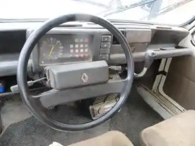 Здавання транспортного засобу renault 4 1.1 g року 1987 потужний 