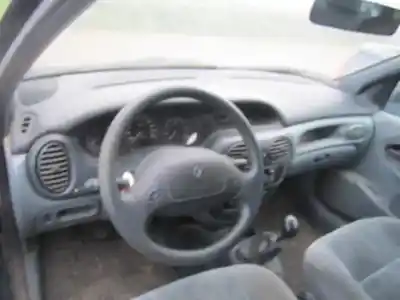Veicolo di demolizione renault megane 1.9 d -f8q dell'anno 1996 alimentato d-f8q