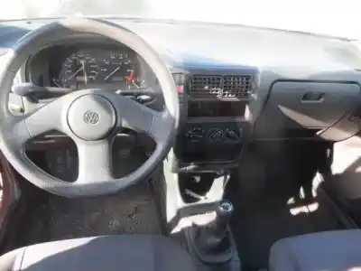 Veículo de Sucata volkswagen polo iii (6n1) 75 1.6 do ano 1994 alimentado g-aea