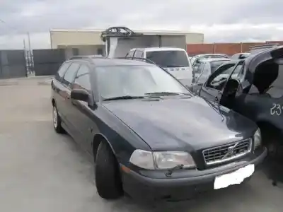 Scrapping Vehicle VOLVO V40 RANCHERA FAMILIAR (645) 2.0 of the year 2000 powered G-B4204S