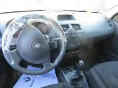 Veículo de Sucata renault megane ii (bm0/1_, cm0/1_) 1.5 dci do ano 2002 alimentado 