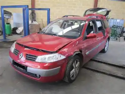 Veículo de Sucata RENAULT MEGANE 1.9 DC /F9Q D81 SCENIC 5P do ano 2003 alimentado DCI F9Q B 800