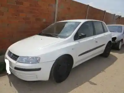 Scrapping Vehicle FIAT STILO (192_) 1.6 16V (192_XB1A) of the year 2002 powered 182 B6.000
