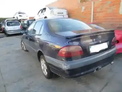Sloopvoertuig toyota avensis 2.0 td -1cd-ftv van het jaar 2000 aangedreven d 1cd-etv