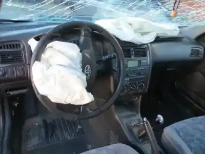 Sloopvoertuig toyota avensis 2.0 td -1cd-ftv van het jaar 2000 aangedreven d 1cd-etv