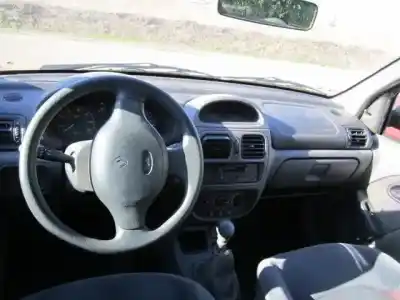 Sloopvoertuig renault clio 1.1 g van het jaar 2001 aangedreven g/d7f g7