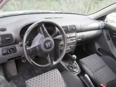 Sloopvoertuig seat leon (1m1) 1.6 16 v van het jaar 2001 aangedreven aus,azd,bcb