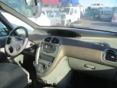 Vehicul casat citroen xsara picasso 2.0 d al anului 2001 alimentat d-rhy