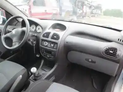 Veículo de Sucata peugeot 206 cc (2d) 2.0 s16 do ano 2001 alimentado rfn (ew10j4)