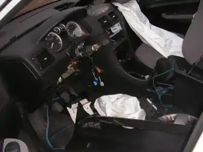 Veículo de Sucata peugeot 307 2.0 hdi-rhs do ano 2003 alimentado d-rhs