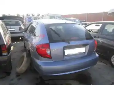 Sloopvoertuig kia rio i fastback (dc) 1.5 16v van het jaar 2002 aangedreven a5d