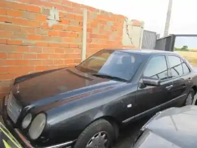 Здавання транспортного засобу MERCEDES-BENZ CLASE E (W210) E 300 D (210.020) року 1995 потужний OM 606.912