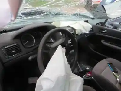 Veículo de Sucata peugeot 307 2.0 hdi -rhy do ano 2003 alimentado d-rhy