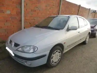Veículo de Sucata RENAULT MEGANE I (BA0/1_) 1.4 16V (BA0D, BA1H, BA0W, BA10) do ano 1999 alimentado K4J 714,K4J 750