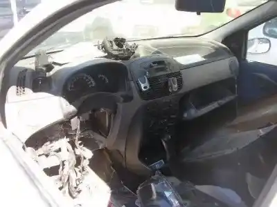 Veículo de Sucata fiat punto a do ano 2001 alimentado d-188a3000