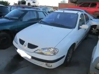 Veículo de Sucata RENAULT MEGANE I (BA0/1_) 1.4 16V (BA0D, BA1H, BA0W, BA10) do ano 2001 alimentado G/K4J C7