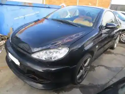 Veículo de Sucata peugeot 206 cc (2d) 1.6 16v (2dnfuf, 2dnfur) do ano 2001 alimentado g-nfu