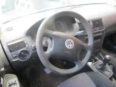 Veículo de Sucata volkswagen golf iv (1j1) 1.6 16v do ano 2003 alimentado g-bcb