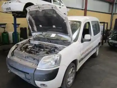 Veicolo di demolizione PEUGEOT PARTNER 2.0 HDY -RHY dell'anno 2004 alimentato D-RHY