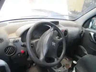 Veículo de Sucata peugeot partner 2.0 hdy -rhy do ano 2004 alimentado d-rhy